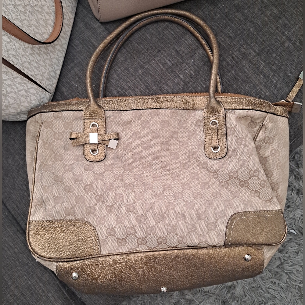 Gucci now Totes needs some love ❤️